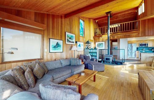 Manchester House | Stunning ocean view home with hot tub and deck