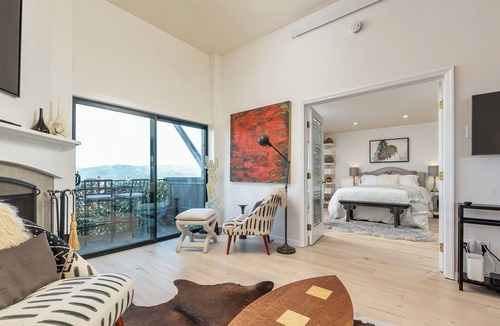 Mill Valley Condo | STUNNING SAN FRANCISCO VIEWS-A modern fully furnished 1 bedroom, Monthly Rental.