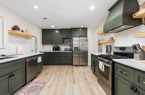 Three Rivers House | Stunning Sequoia Hills Villa w/pool, Game room, Hot tub, Firepit and EV charger