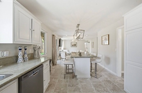 Lomita House | Stunning villa mins to beaches