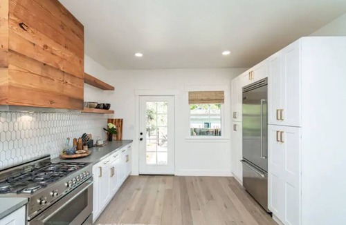 Roseville House | Stunningly remodeled 2 bedroom with 2 bath bungalow downtown roseville.