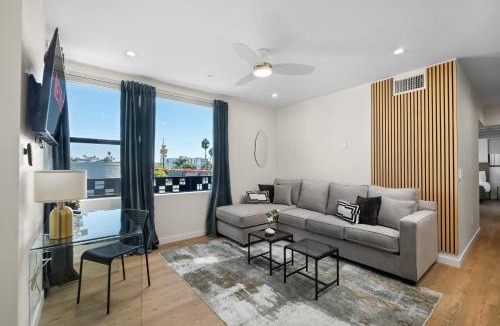 Roseville - Fleet Ridge Apartment | Stylish 2 Bedroom King Bed EVCharger Pet-Friendly Balcony