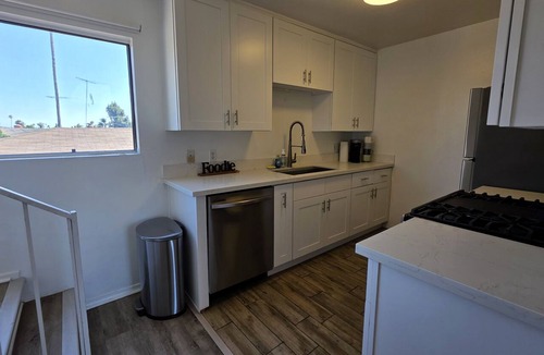 Beverly Hills Apartment | Stylish 2 bedroom + loft with rooftop patio and views near Beverly Hills