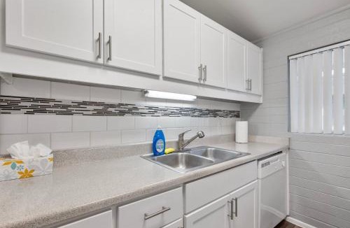 South Scottsdale Apartment | Stylish 2B2B with Free Parking