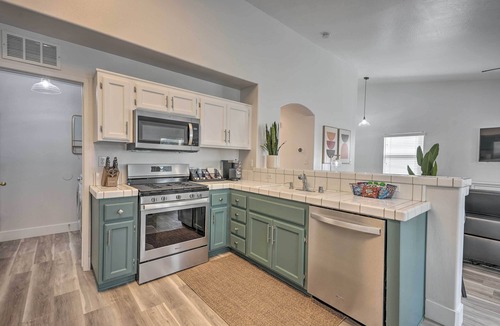 Greenacres House | Stylish Bakersfield Getaway with Pool Table!