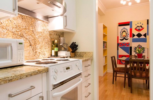 Lower Nob Hill Condo | Stylish & Central Nob Hill Condo on quiet courtyard-parking space