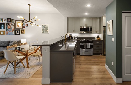 Cortez Hill Apartment | Stylish Downtown Retreat - Pool & Parking