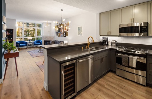 Cortez Hill Apartment | Stylish Downtown Retreat - Pool & Parking