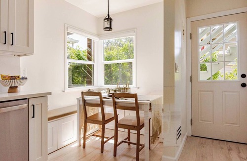 Downtown Apartment | Stylish Getaway Glendale!