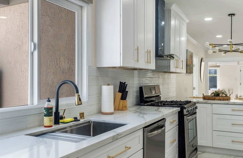 Mid City House | Stylish Home, Hot Tub, BBQ, Parking, Yard!