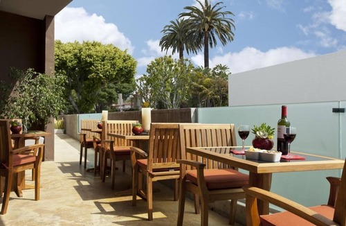 Beverly Grove Hotel | Stylish LA Stay Near Beverly Center & Melrose Shopping, Minutes to Rodeo Drive