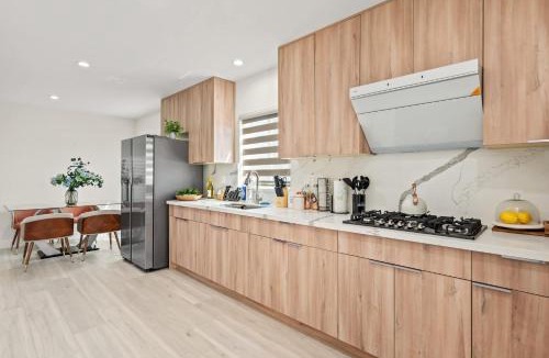 West Covina House | Stylish New Home Bright Modern & Fully Stocked