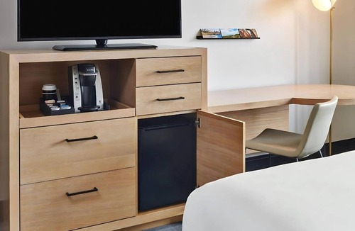 Downtown San Diego Hotel | Stylish Pet-Friendly Classic King Room in Hotel Republic - Near Little Italy