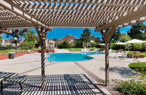 Anaheim Resort House | Suite Escapes 4