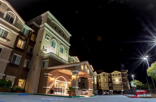 Milpitas Condo | Suite near Downtown San Jose with Free Breakfast | Outdoor Pool + FREE Shuttle
