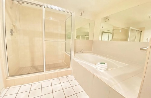 Torrance Hotel | Suite with free parking near Manhattan Beach, LAX access & South Bay dining