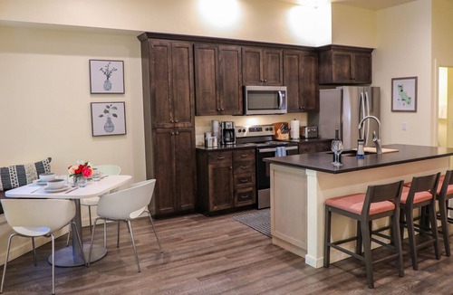 Kelseyville House | Suites On Main