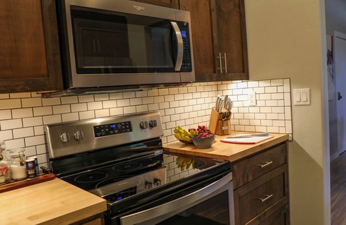 Kelseyville House | Suites On Main