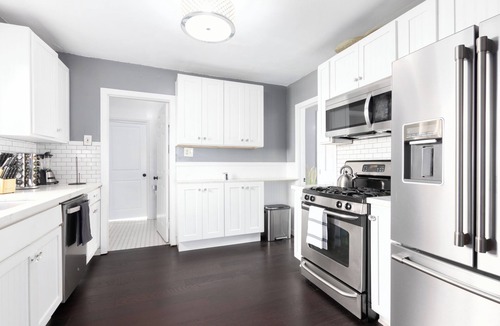 Golden Hill House | Summer discounts! King Bed, Sleeps 10, Pets ok mini-golf, arcade CLOSE 2 ALL
