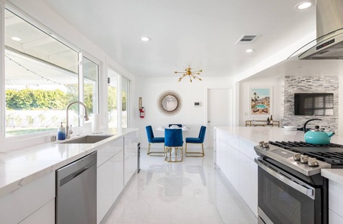 Chino Canyon Villa | Summer Dreaming! 5 min Downtown Dog-Friendly Large Yard | Pool, Spa & View