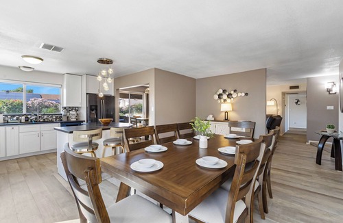 Knoell Scottsdale House | Summer stay at Sahuaro Oasis with Pool & Hot Tub - Modern Scottsdale Home