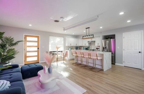 South of Conant House | Sun-drenched Oasis| Heated Pool| Movie Theatre