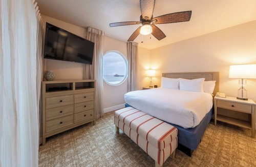 Townsite Hotel | Sunny Beachside Stay With Ocean Views and Full Kitchen