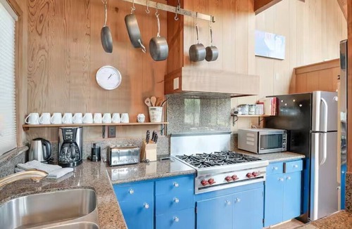 Bodega Bay House | Sunny coastal home with sunset views of Bodega Bay