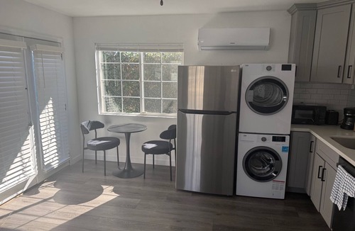 Bixby North Apartment | Sunny, Cozy, Bixby Knolls Studio with W/D in Unit