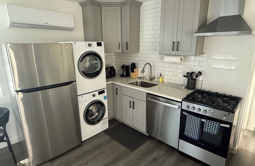 Bixby North Apartment | Sunny, Cozy, Bixby Knolls Studio with W/D in Unit