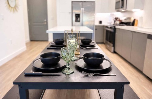 Lyon Street Apartment | Sunny Getaway 10 Min to Disneyland With Pool GYM