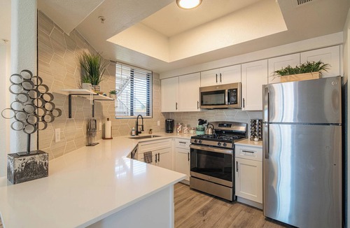 Tempe Condo | Sunny Getaway | ASU & Mill Ave | Hot Tub & Gym