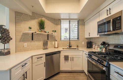 Tempe Condo | Sunny Getaway | ASU & Mill Ave | Hot Tub & Gym