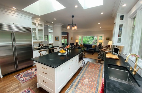 San Anselmo House | Sunny Private Ross Retreat: Gardens + Walk to Town
