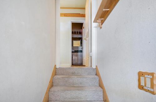 Bear Valley Apartment | Sunny Studio Ski Loft - Creekside #103