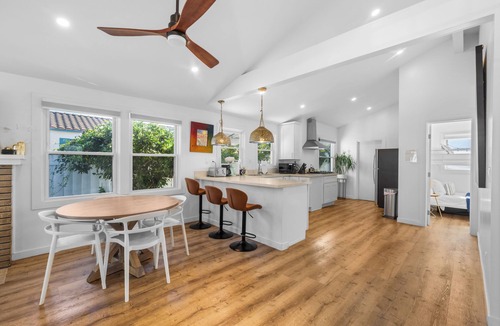 Ocean Beach House | Sunny Surf Shack Backyard-Pet friendly-Steps2Beach
