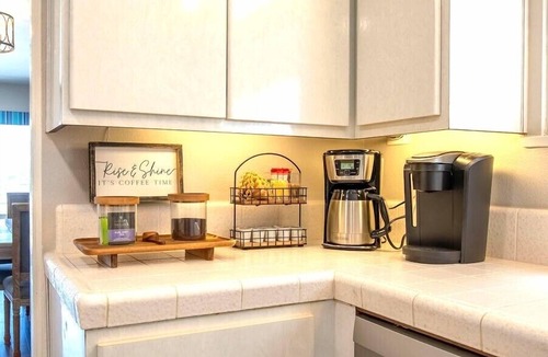 Central Mission Beach House | Sunrise on the Bay, Bayfront, A/C, Bikes & Firepit!