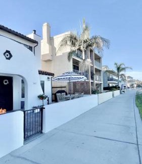 Central Mission Beach Villa | Sunrise on the Bay
