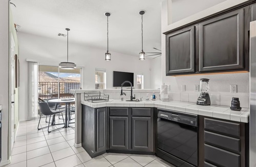 Bullhead City House | Sunset Pool Home Retreat Sleeps 11 Close to River