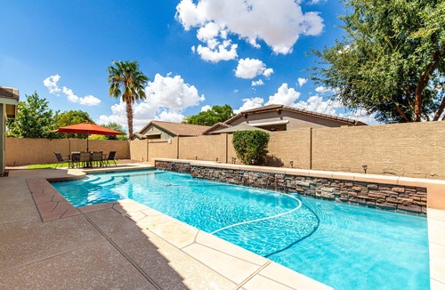 Rovey Farm Estates House | Sunset Stadium Stay! 5 Min Drive to State Farm Stadium, Westgate, Top Golf