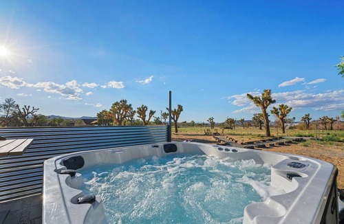 Yucca Valley House | Sunsets & Stars, Desert Oasis, Pet Friendly, Hot Tub, Firepit, Covered Porch