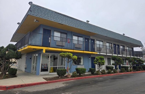 Tracy Hotel | Super 8 by Wyndham Tracy