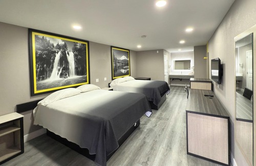 Visalia Hotel | Super 8 by Wyndham Visalia