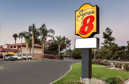 Visalia Hotel | Super 8 by Wyndham Visalia