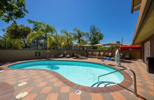 Mountain View Apartment | Sure Stay Plus Hotel by Best Western Mountain View, 9 miles from Levi's stadium