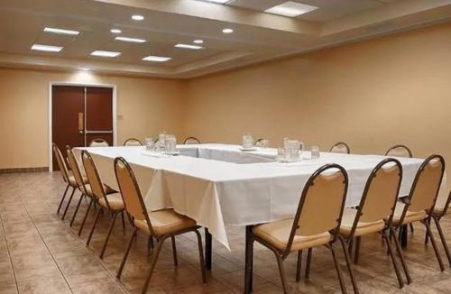 Bakersfield Hotel | SureStay by Best Western Bakersfield Central