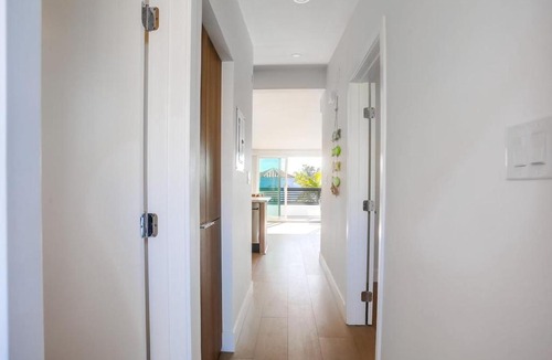 Country Club Apartment | Surf Spot 5