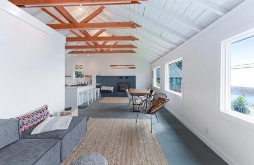 Old Town House | Surfer's Paradise