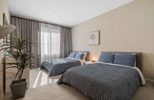 El Segundo Condo | Swim, Dine, Relax: Elegant Condo in Marina del Rey