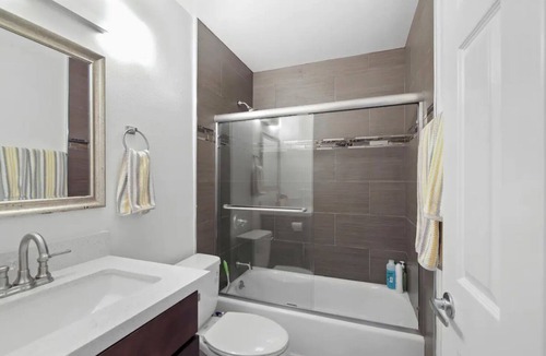 El Segundo Condo | Swim, Dine, Relax: Elegant Condo in Marina del Rey